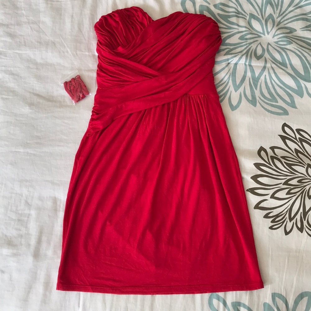 Express dress with detachable straps